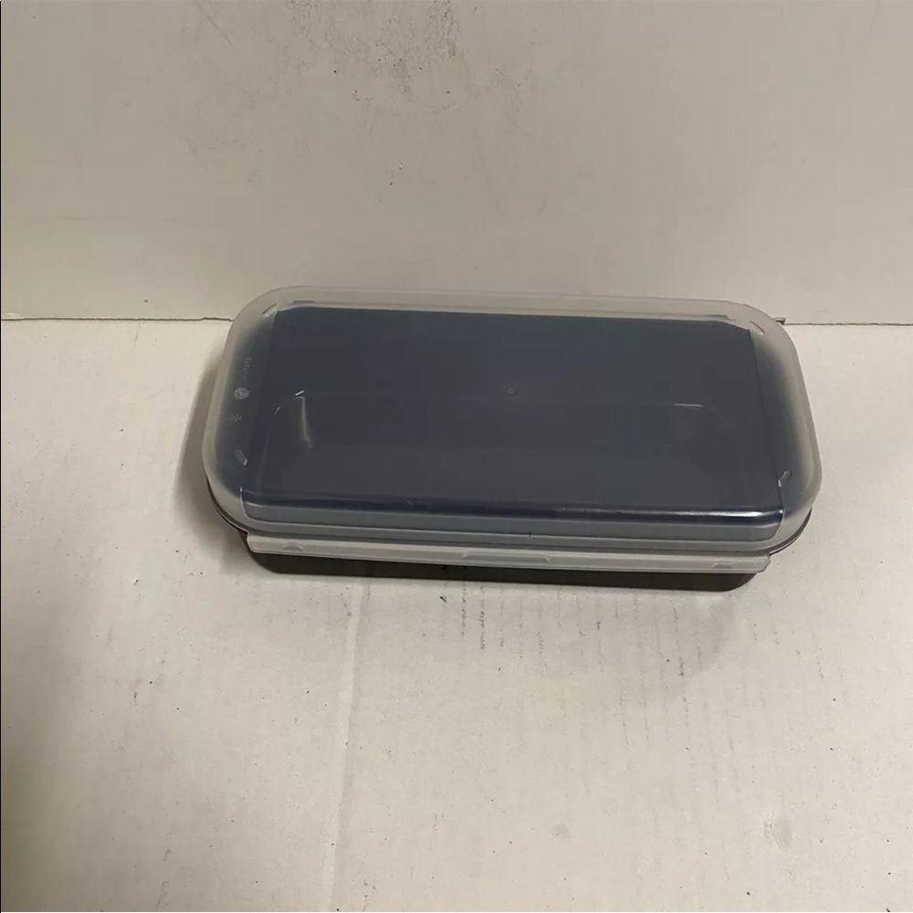 Tupperware Container - Picture 2 of 5